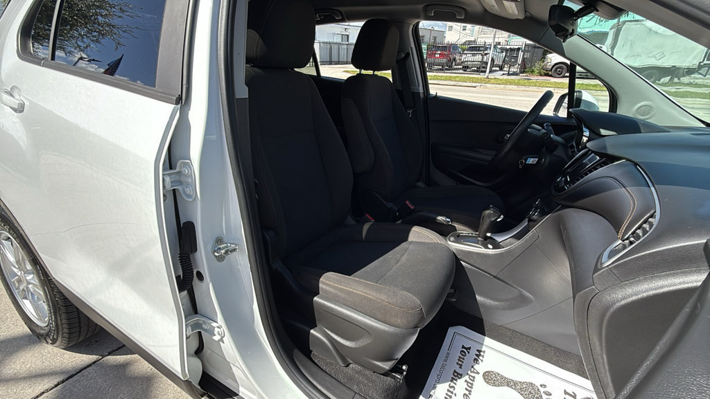 Used 2020 Chevrolet Trax LS w/ Tint and Cruise Package FWD image 38