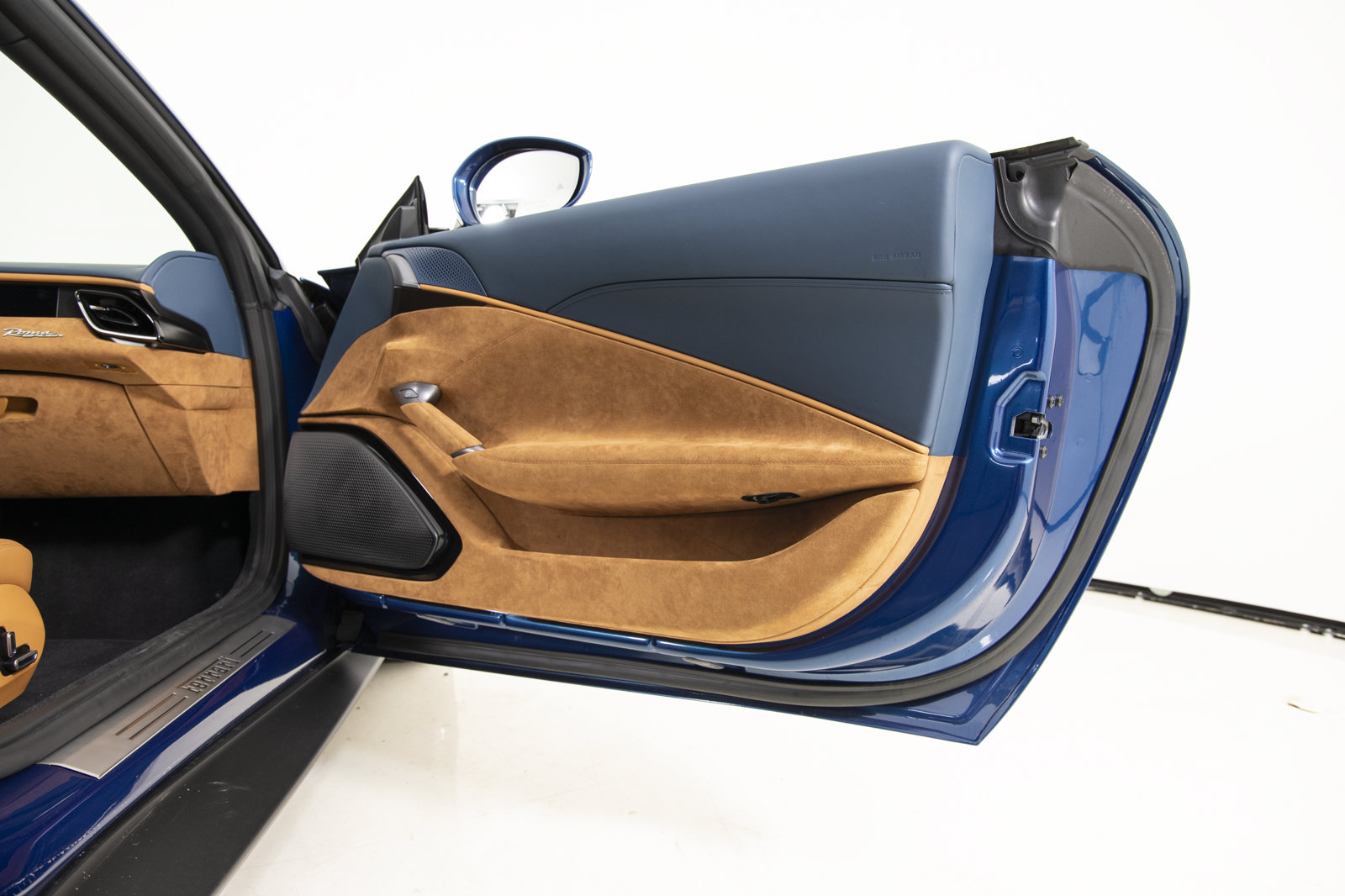 Certified 2025 Ferrari Roma Spider RWD image 23