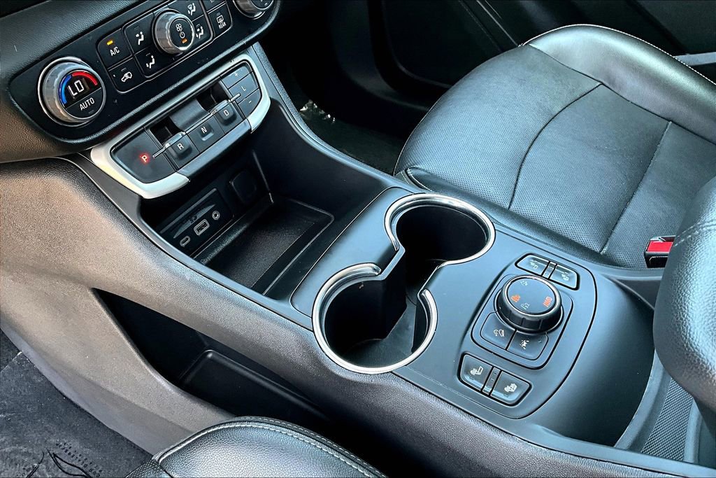 Used 2023 GMC Terrain SLT image 17