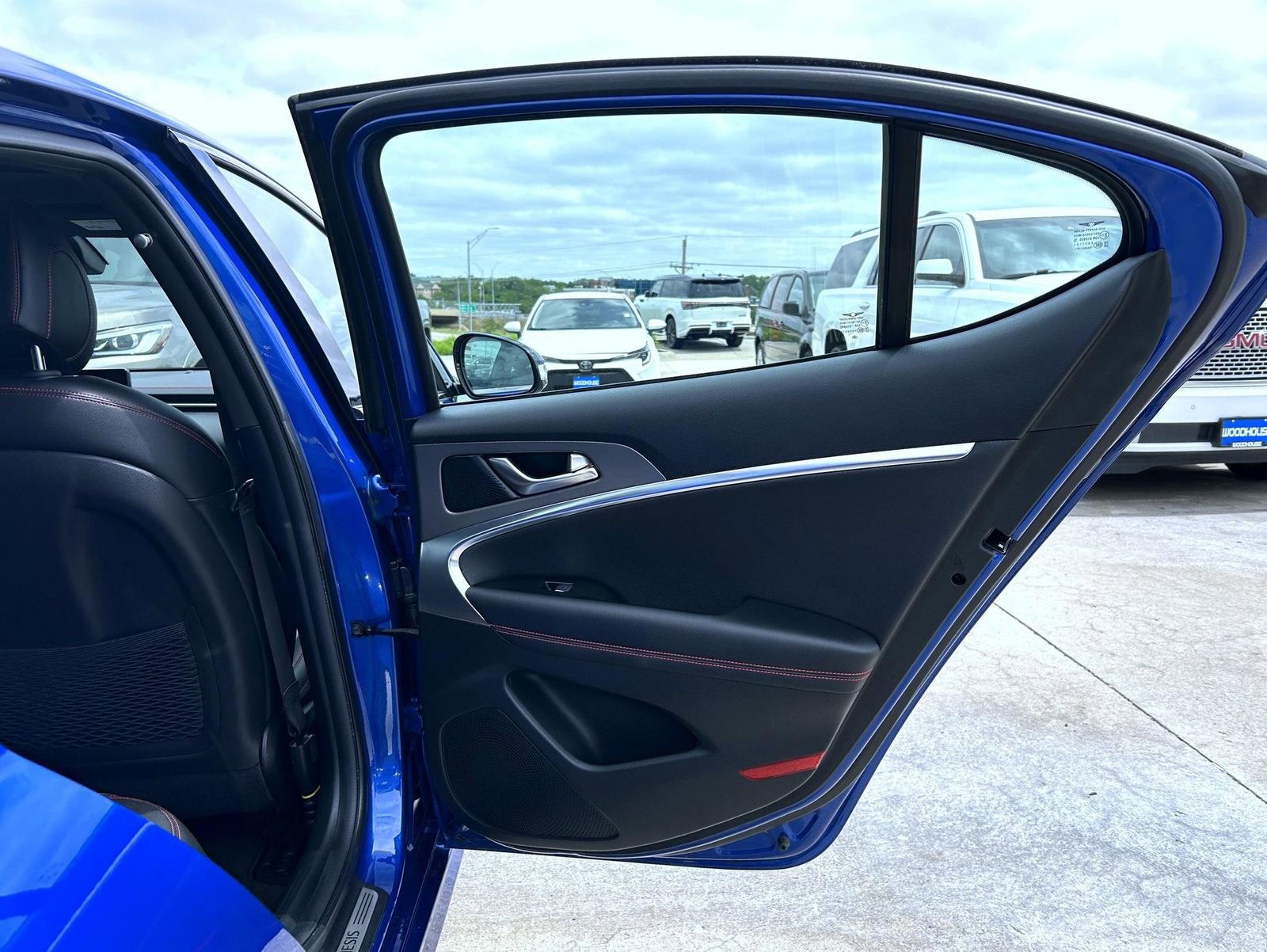 Certified 2025 Genesis G70 3.3T Advanced AWD/4WD image 17