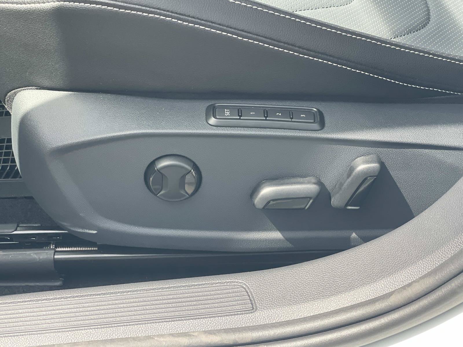 New 2026 Volkswagen Jetta SEL FWD image 21