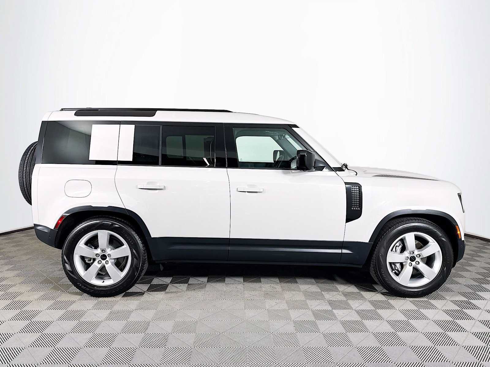 Used 2026 Land Rover Defender 110 S AWD/4WD image 4