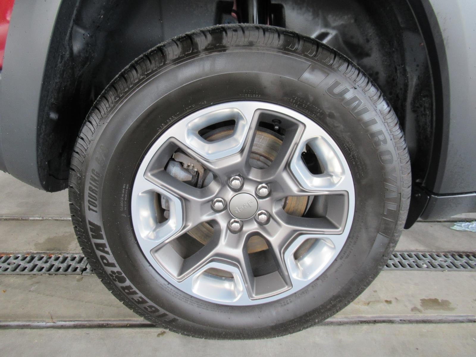 Used 2019 Jeep Cherokee Trailhawk w/ Comfort/Convenience Group AWD/4WD image 8