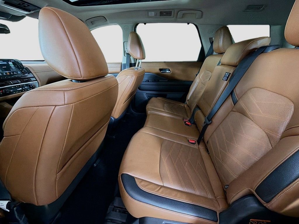 Used 2022 Nissan Pathfinder Platinum w/ Cargo Package image 28