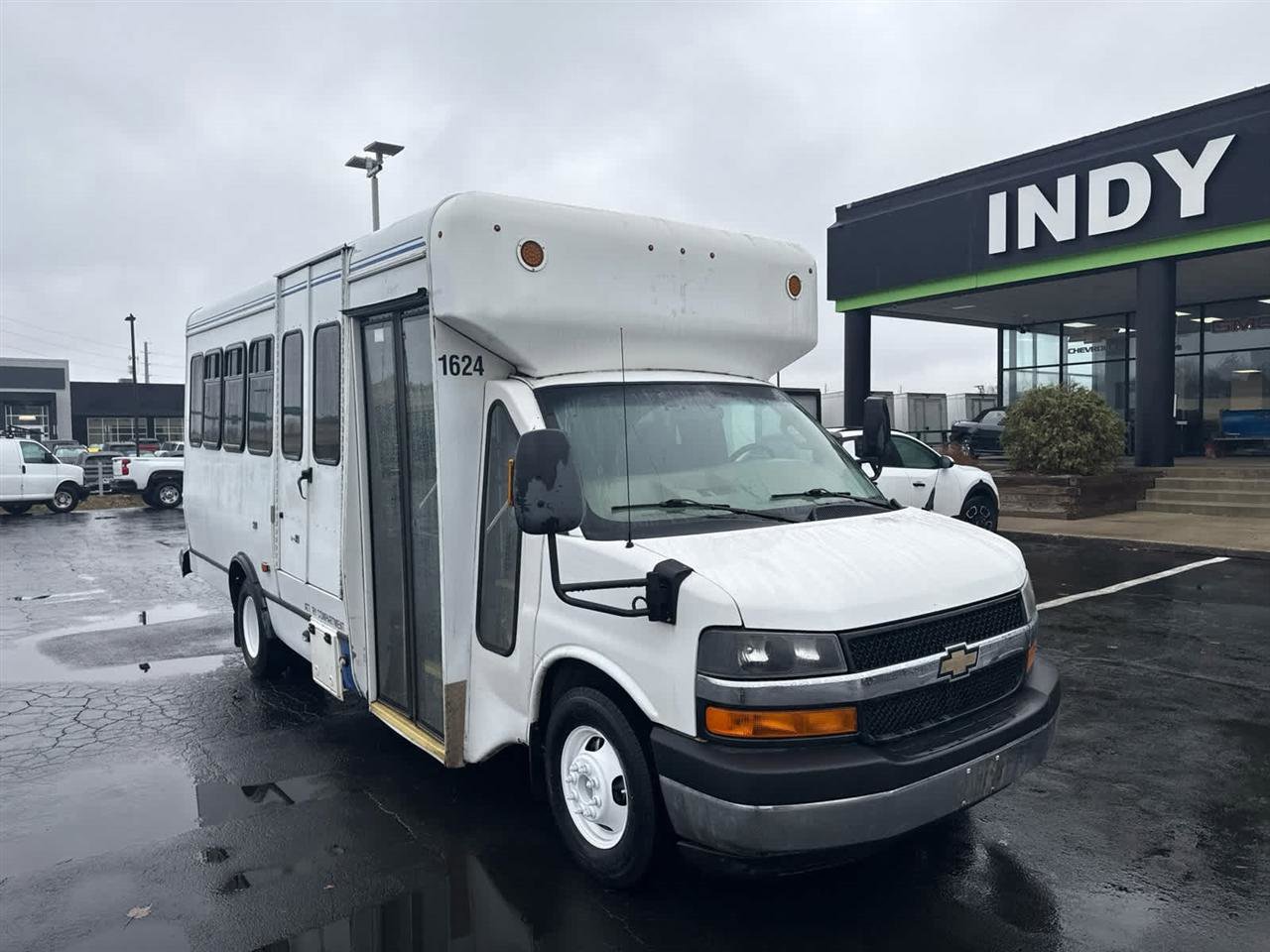 Used 2016 Chevrolet Express 4500 w/ Shuttle Bus Package RWD image 3