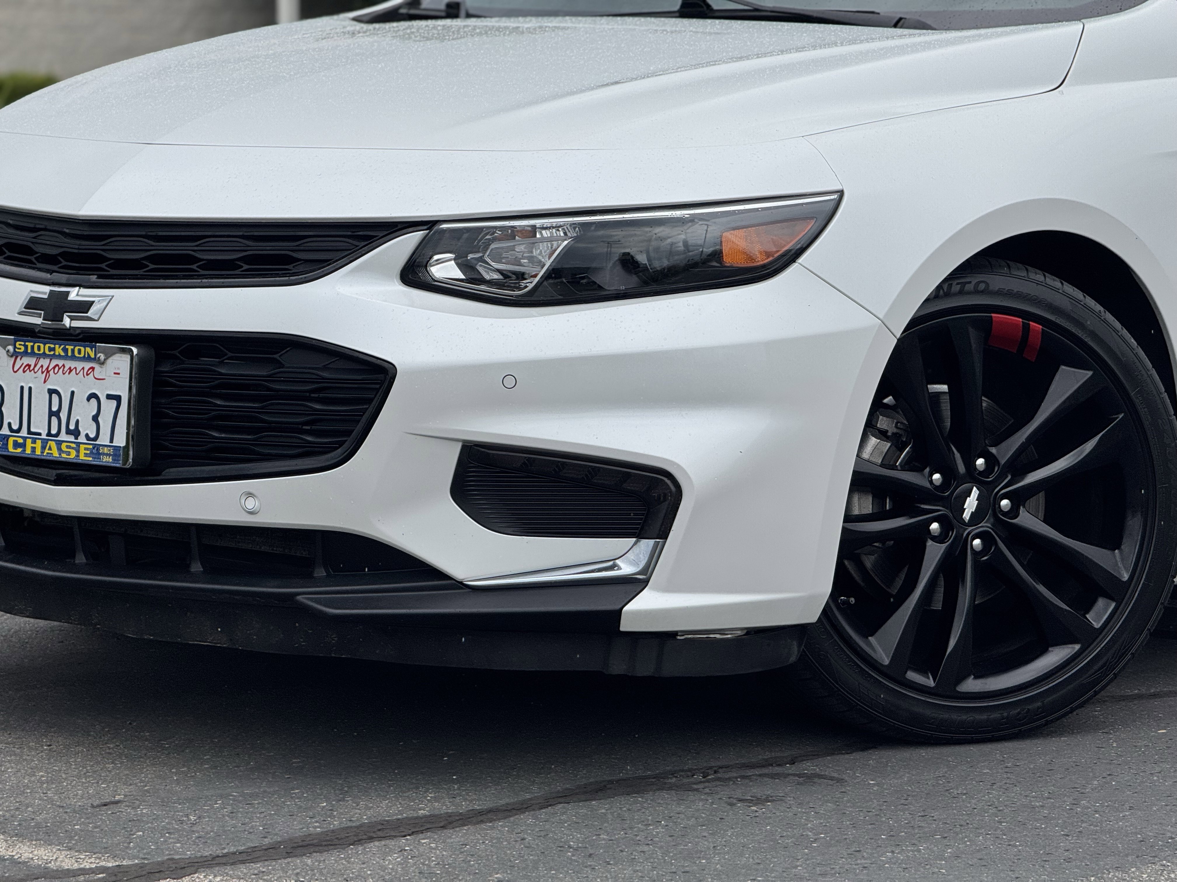 Used 2018 Chevrolet Malibu LT w/ Leather Package FWD image 3