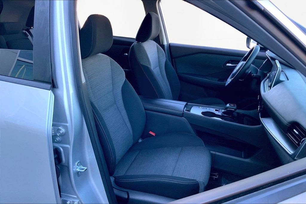 Used 2022 Nissan Rogue SV image 19