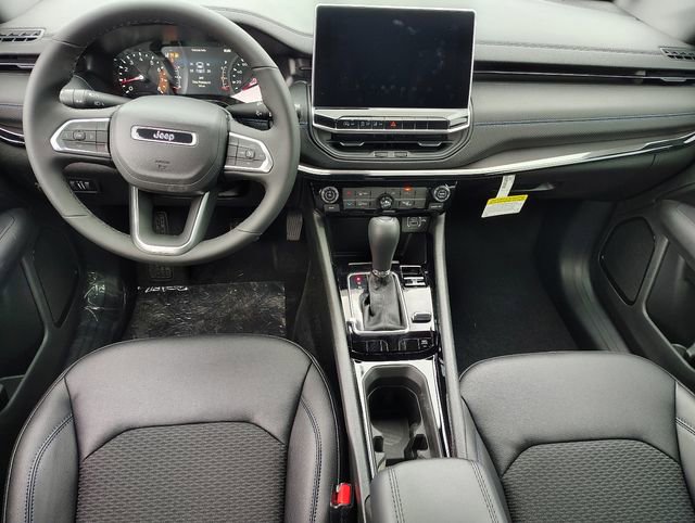 New 2026 Jeep Compass Latitude image 14