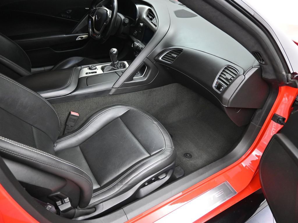 Used 2015 Chevrolet Corvette Z06 w/ 3LZ Preferred Equipment Group RWD image 21