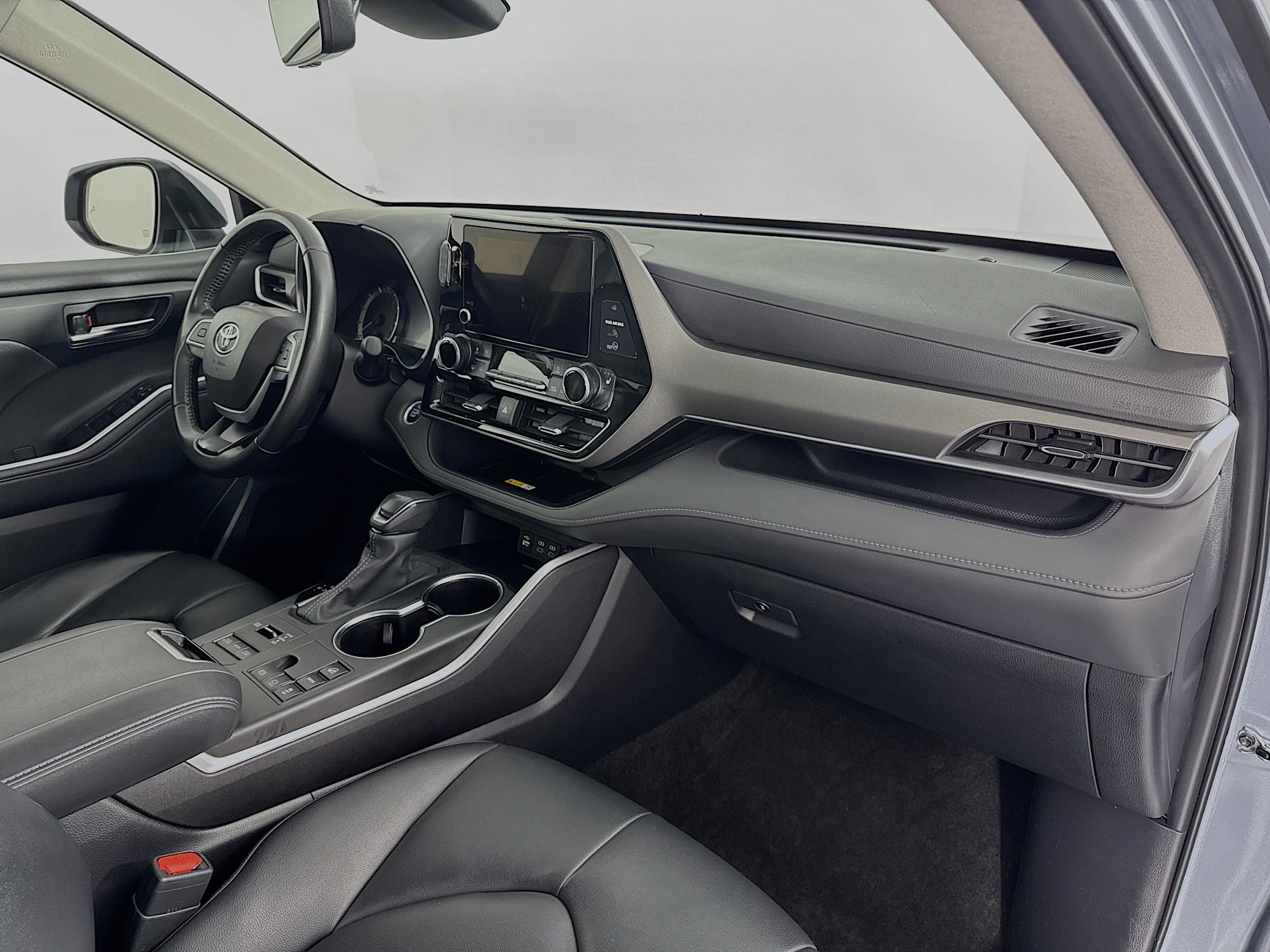 Used 2024 Toyota Highlander XLE AWD/4WD image 29