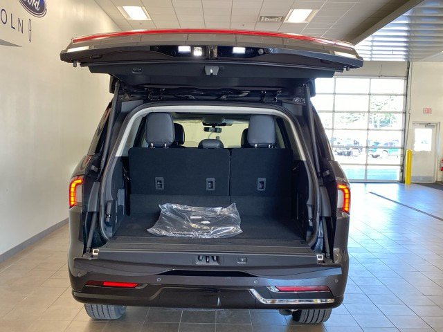 New 2027 Lincoln Navigator Reserve AWD/4WD image 9