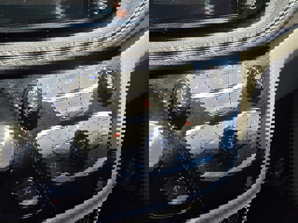 Used 2024 Chrysler Pacifica Select image 28