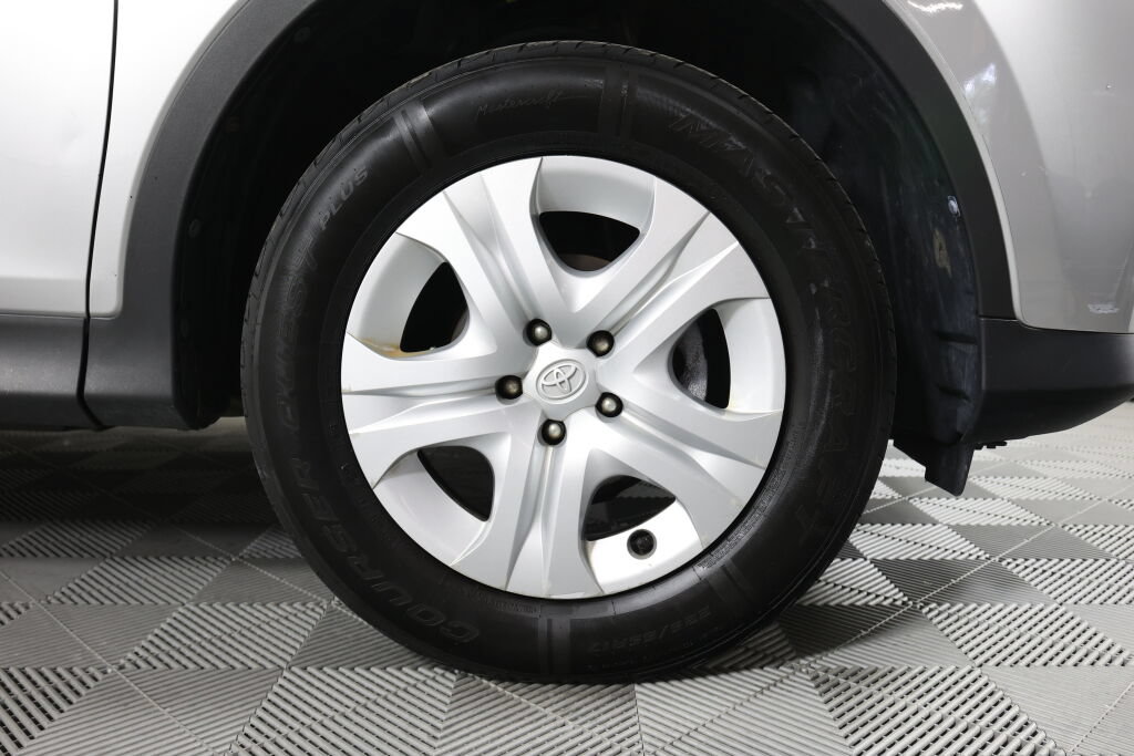 Used 2015 Toyota RAV4 LE AWD/4WD image 6
