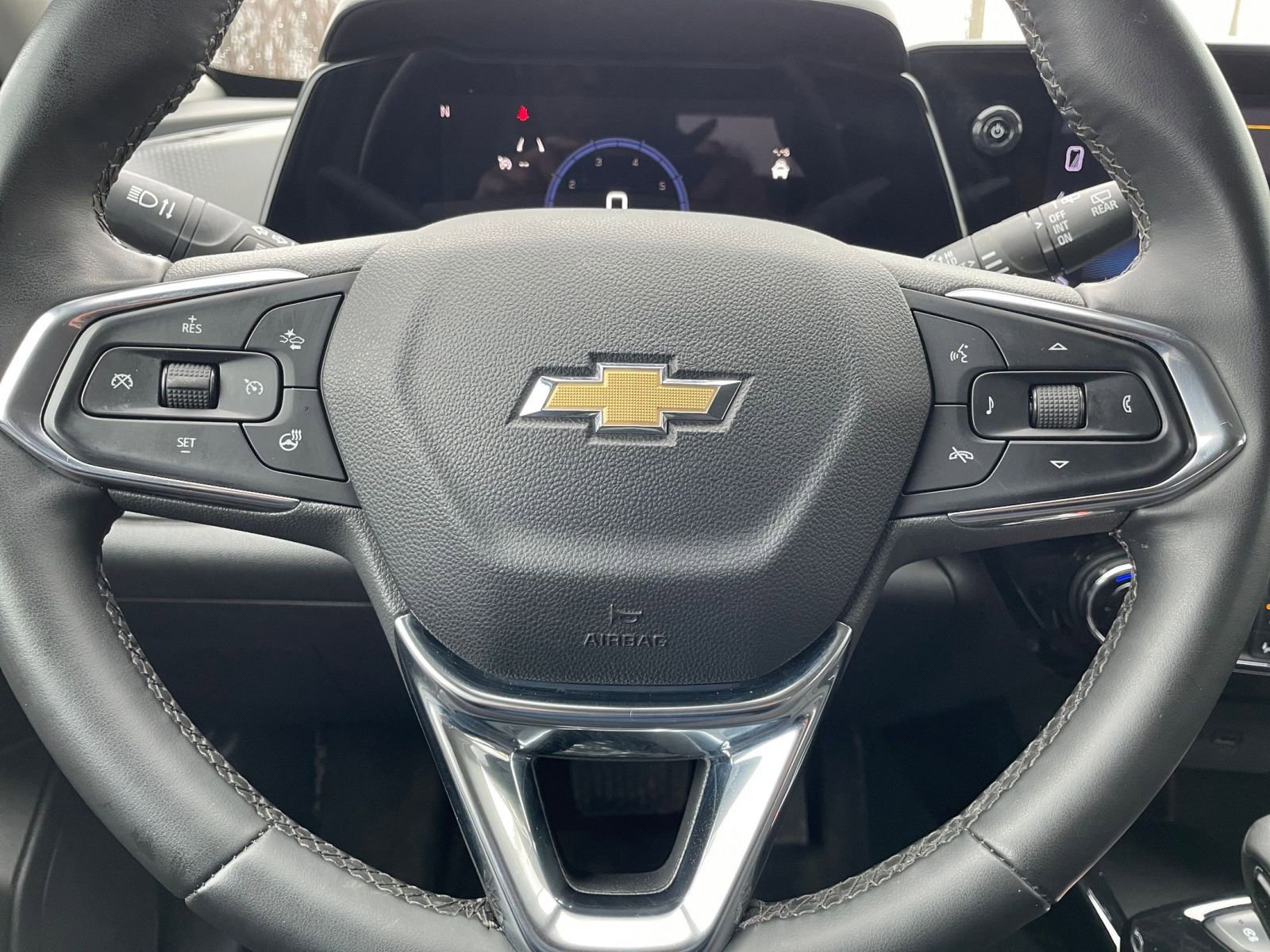 Used 2025 Chevrolet Trax LT w/ LT Convenience Package image 27