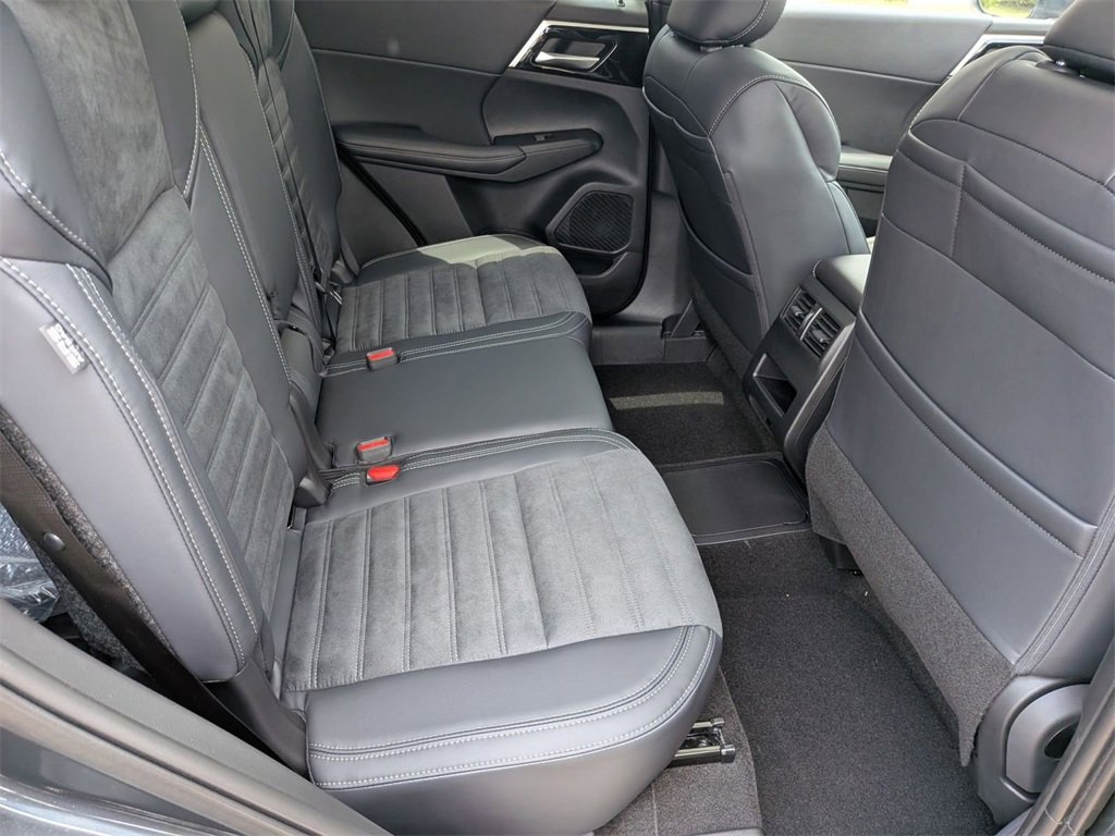 New 2025 Mitsubishi Outlander SE image 29