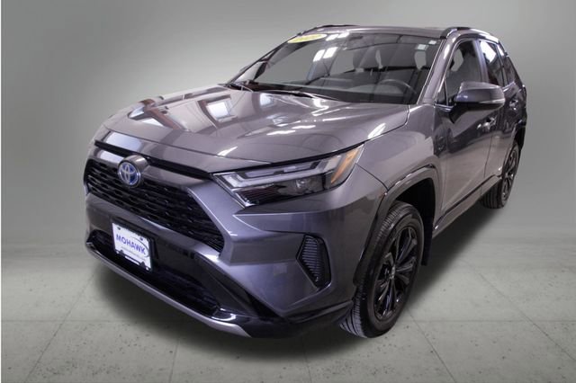 Used 2022 Toyota RAV4 SE w/ Convenience Package image 1