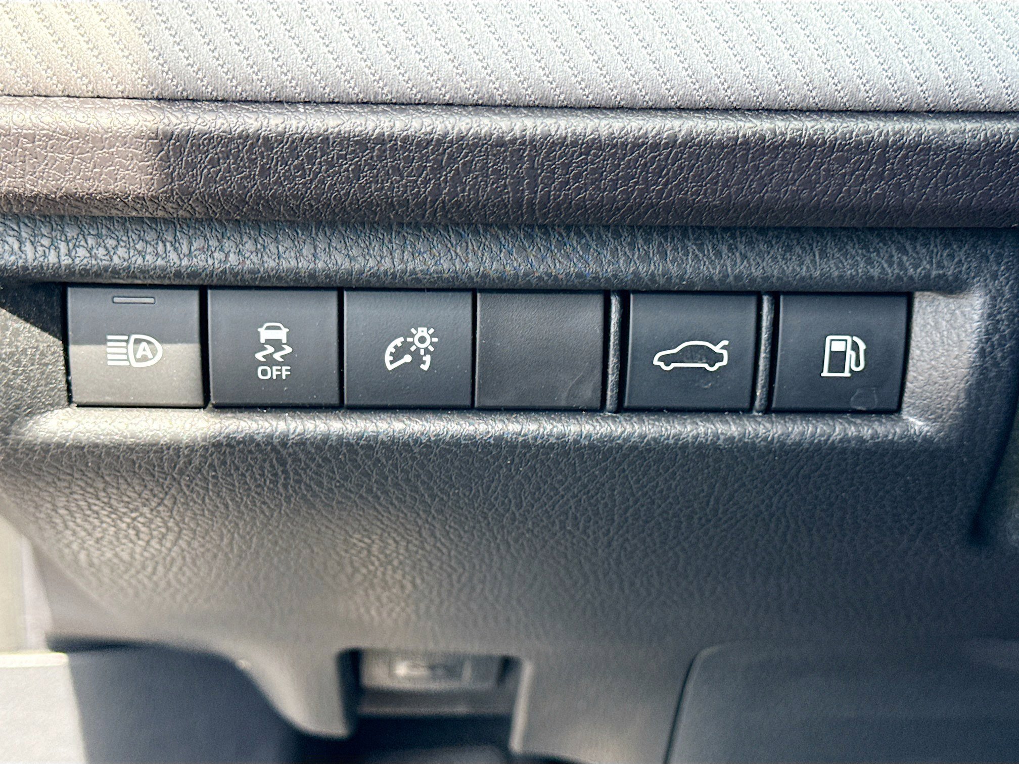 Used 2025 Toyota Camry SE image 33