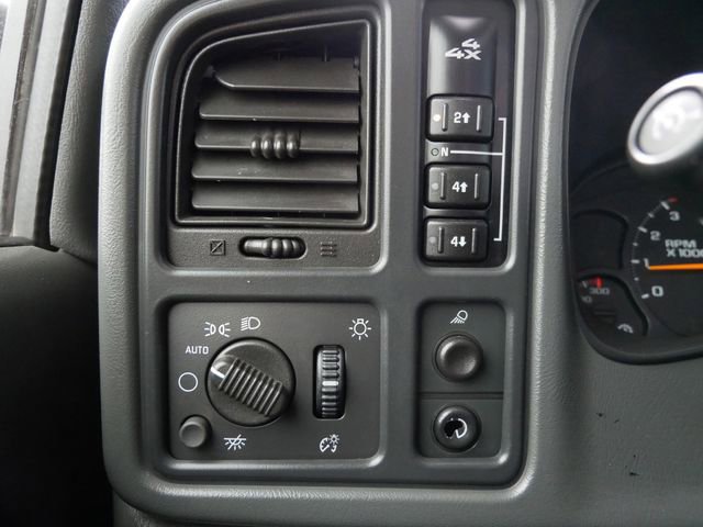 Used 2005 Chevrolet Silverado 2500 LT w/ Heavy-Duty Power Package image 19