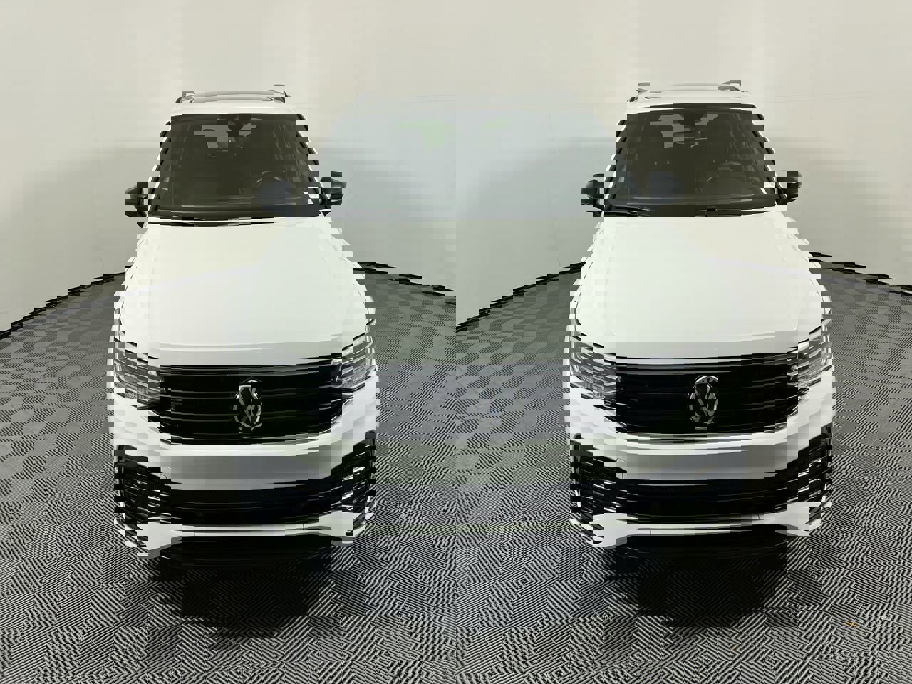 Used 2022 Volkswagen Tiguan SE R-Line image 8