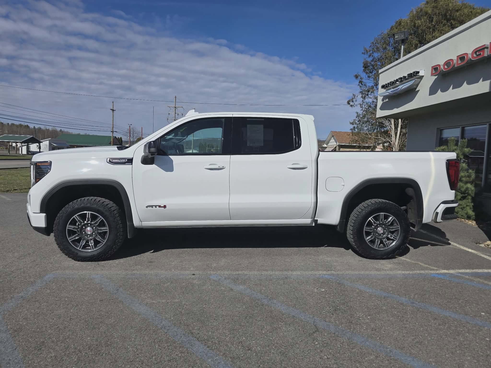 Used 2025 GMC Sierra 1500 AT4 image 7