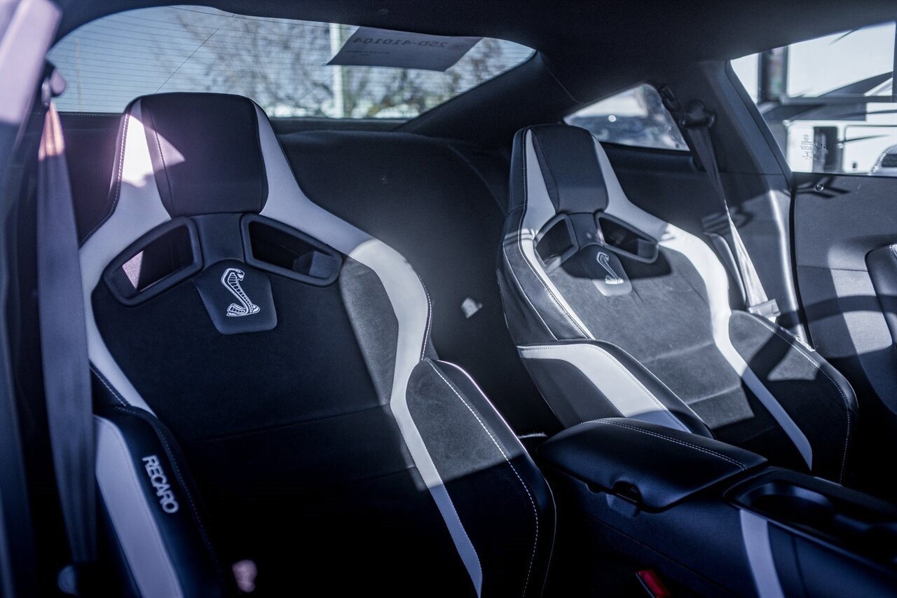 Used 2022 Ford Mustang Shelby GT500 w/ Carbon Fiber Track Pack image 32