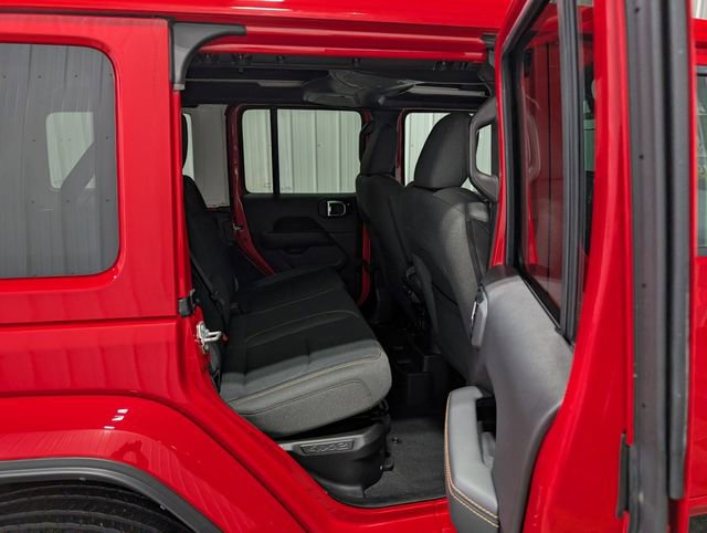 Used 2025 Jeep Wrangler Unlimited Sahara w/ Safety Group AWD/4WD image 25