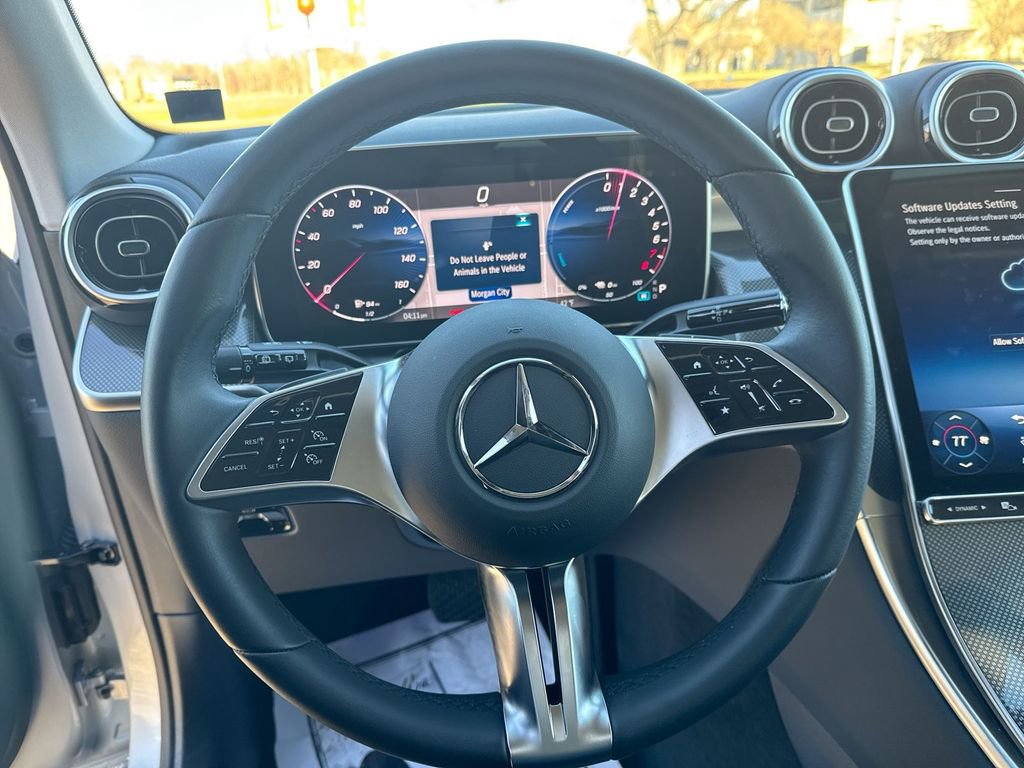 Used 2025 Mercedes-Benz GLC 350e 4MATIC image 16