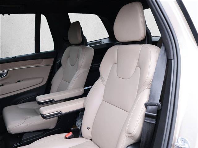 Used 2025 Volvo XC90 B5 Ultra w/ Protection Package Premier AWD/4WD image 16