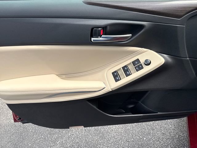 Used 2019 Toyota Avalon XLE w/ Moonroof Package image 9