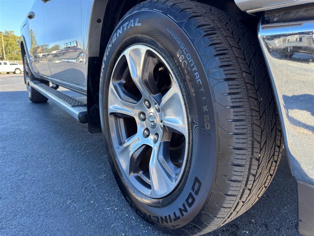 Used 2019 RAM 1500 Laramie image 11