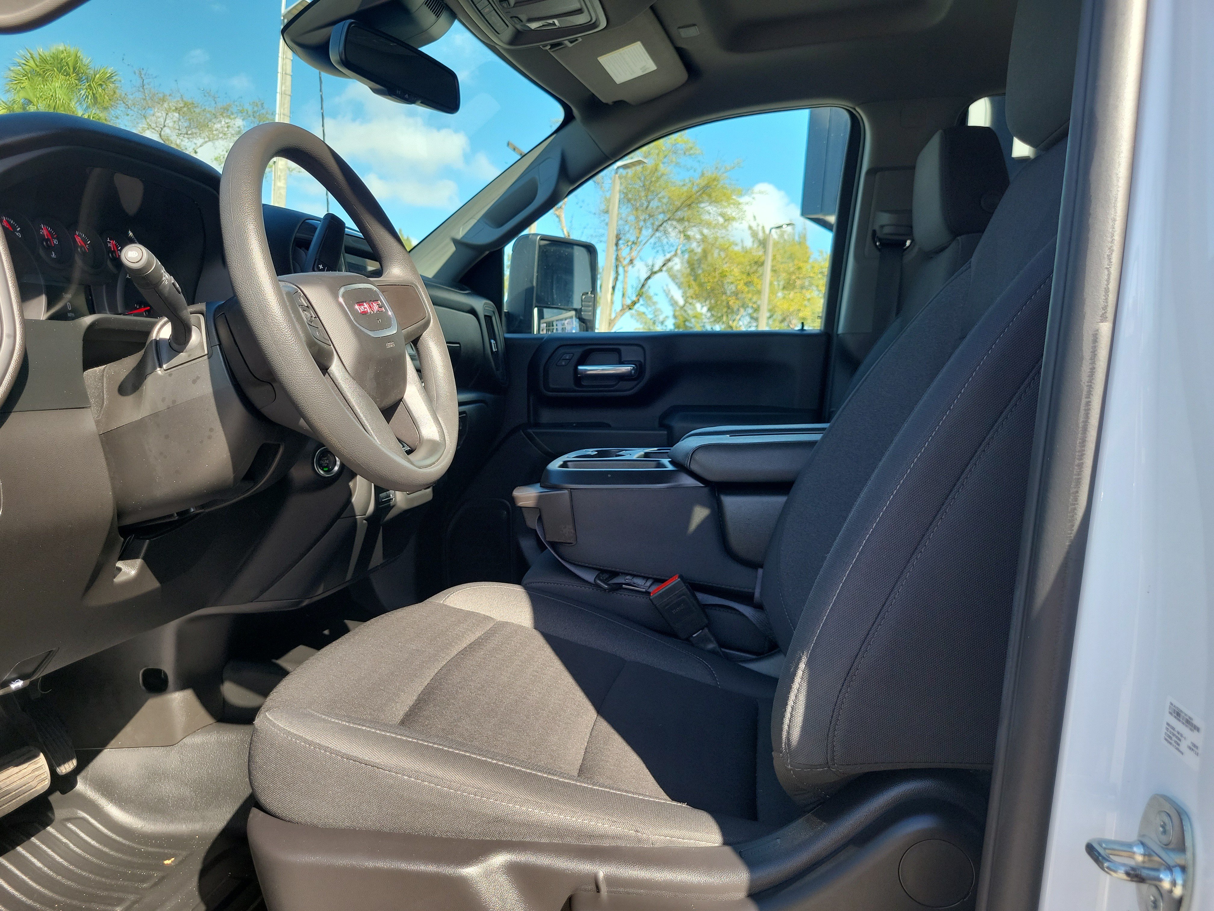 Used 2024 GMC Sierra 2500 Pro w/ Convenience Package AWD/4WD image 11