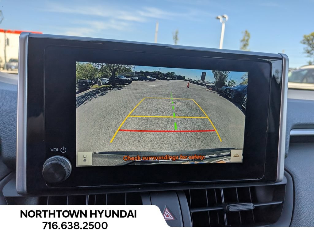 Used 2025 Toyota RAV4 XLE AWD/4WD image 9