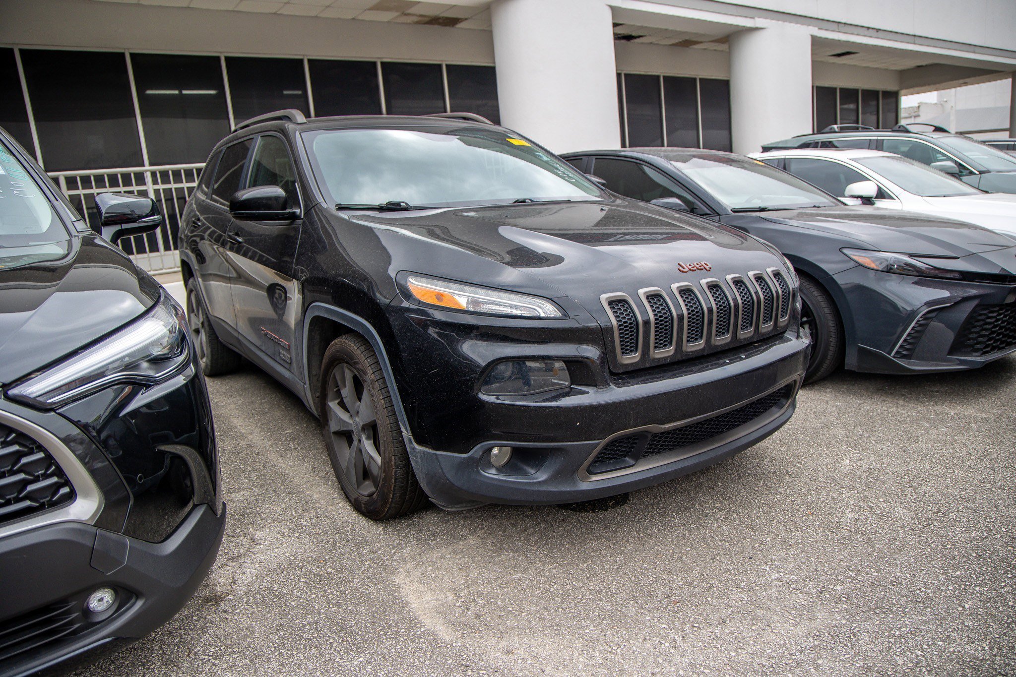 Used 2016 Jeep Cherokee 75th Anniversary image 5