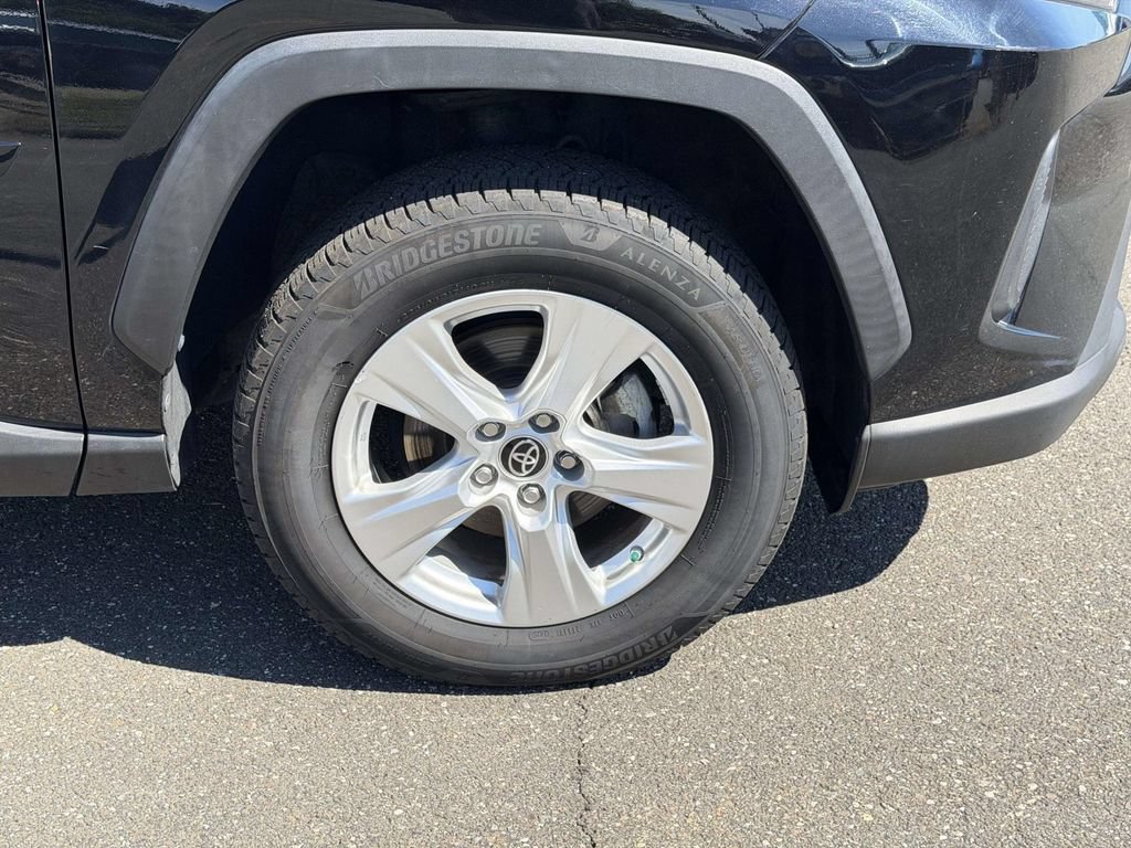 Used 2021 Toyota RAV4 LE AWD/4WD image 10