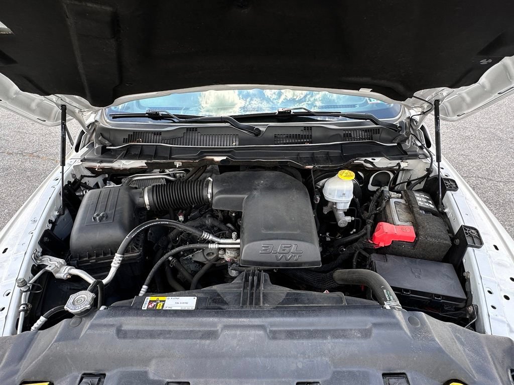 Used 2021 RAM 1500 Classic SLT AWD/4WD image 36