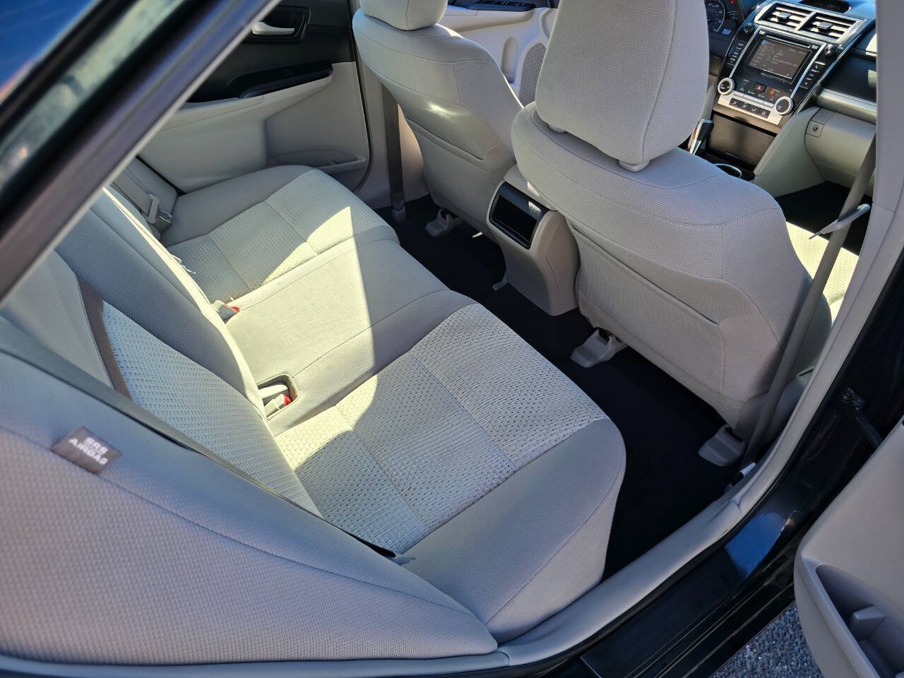 Used 2013 Toyota Camry LE FWD image 23