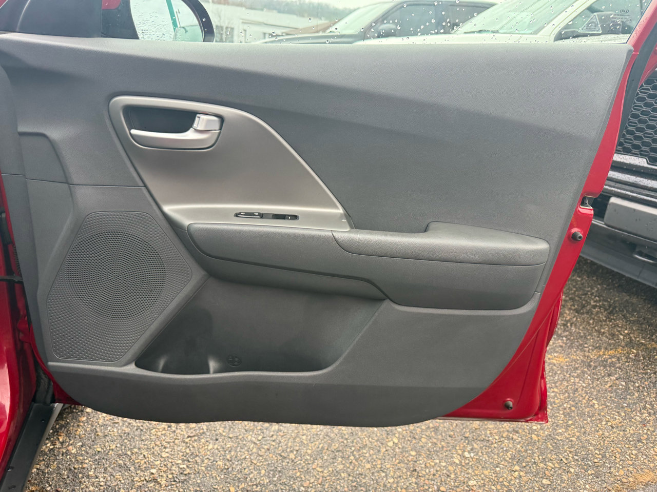 Used 2017 Kia Niro LX image 27