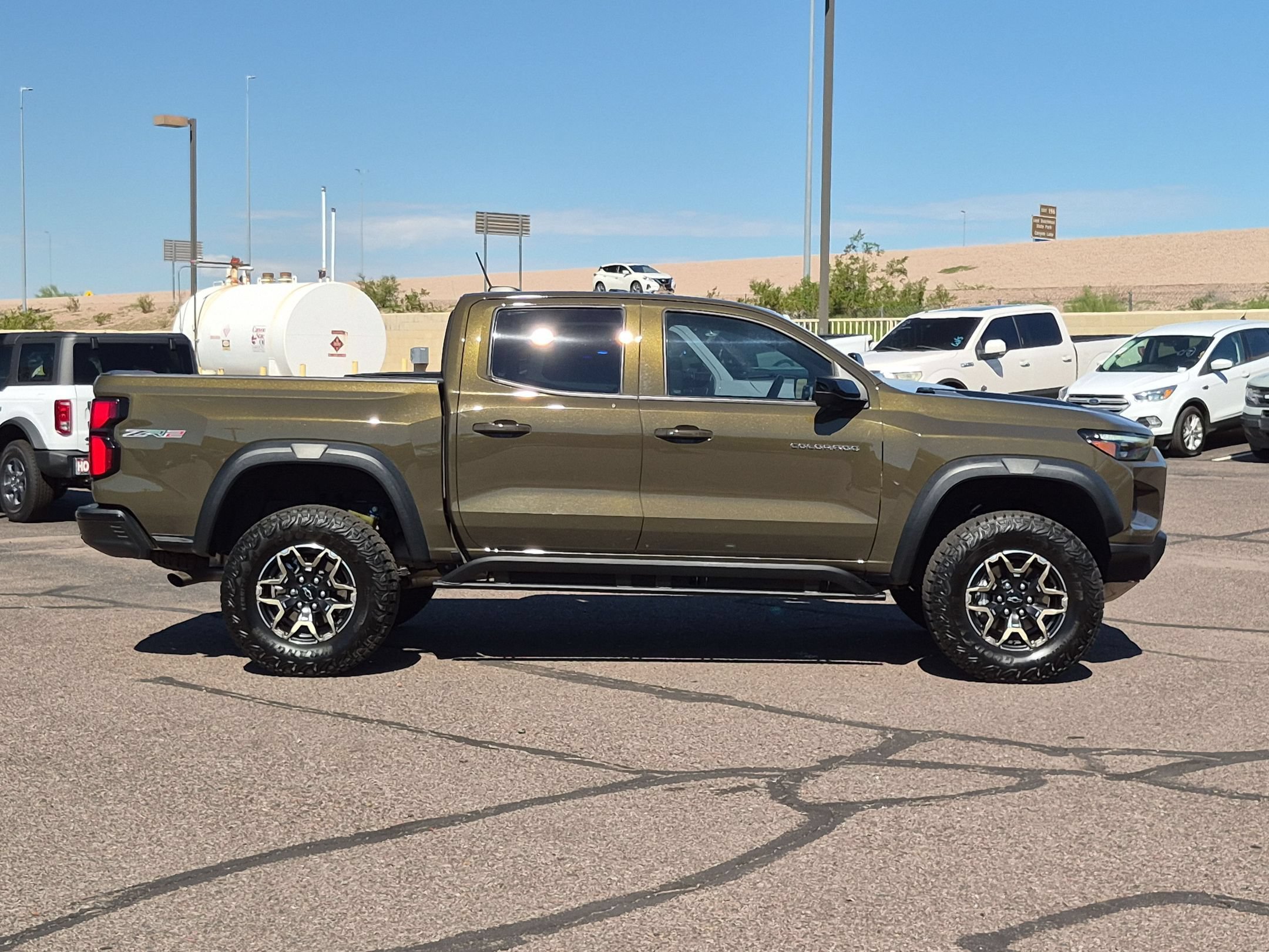 Used 2024 Chevrolet Colorado ZR2 w/ Technology Package AWD/4WD image 4