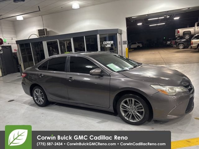 Used 2015 Toyota Camry SE w/ Moonroof Package FWD image 9