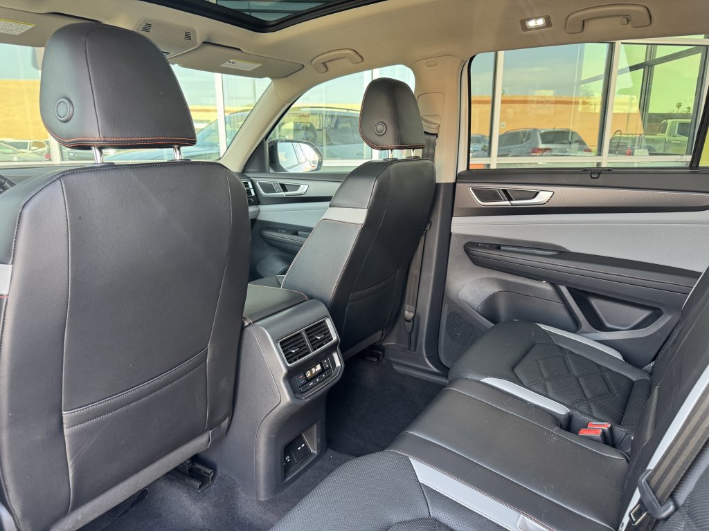 Used 2024 Volkswagen Atlas Peak Edition SE AWD/4WD image 33