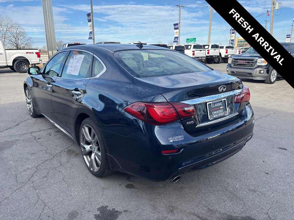 Used 2017 INFINITI Q70 L 3.7 w/ Deluxe Touring Package image 3