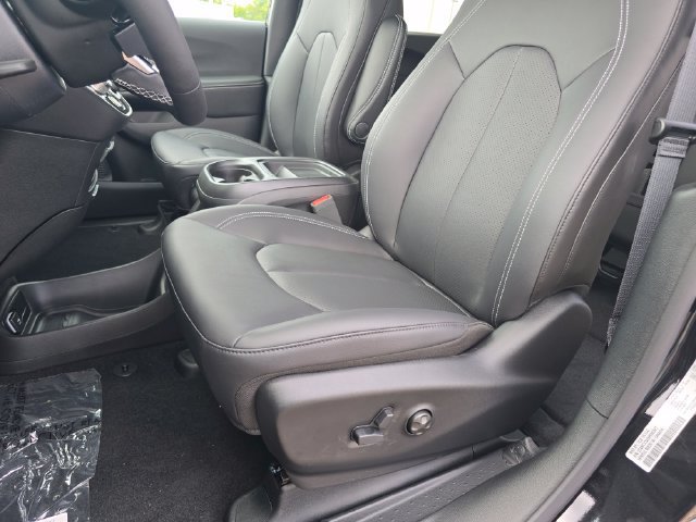 New 2027 Chrysler Pacifica LX FWD image 5