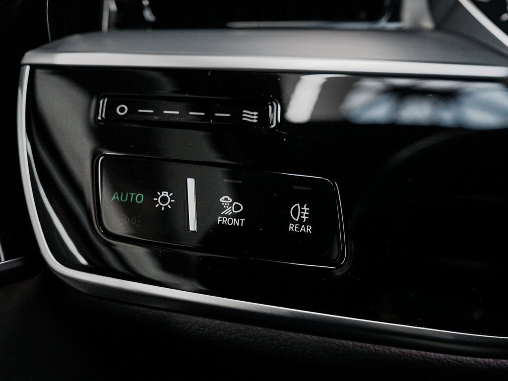 Used 2023 Audi A8 L 3.0T w/ Luxury Package image 21