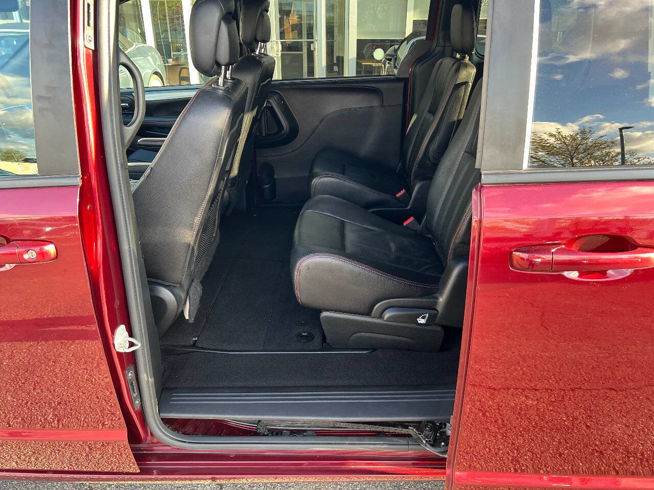 Used 2019 Dodge Grand Caravan GT image 21