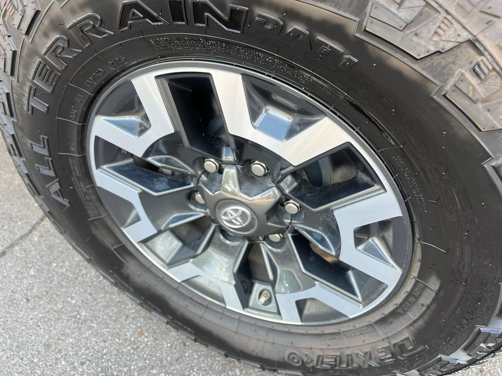 Used 2020 Toyota Tacoma TRD Off-Road w/ TRD Premium Off Road Package AWD/4WD image 37