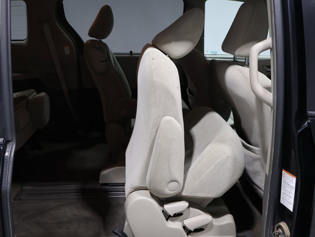 Used 2016 Toyota Sienna LE image 20