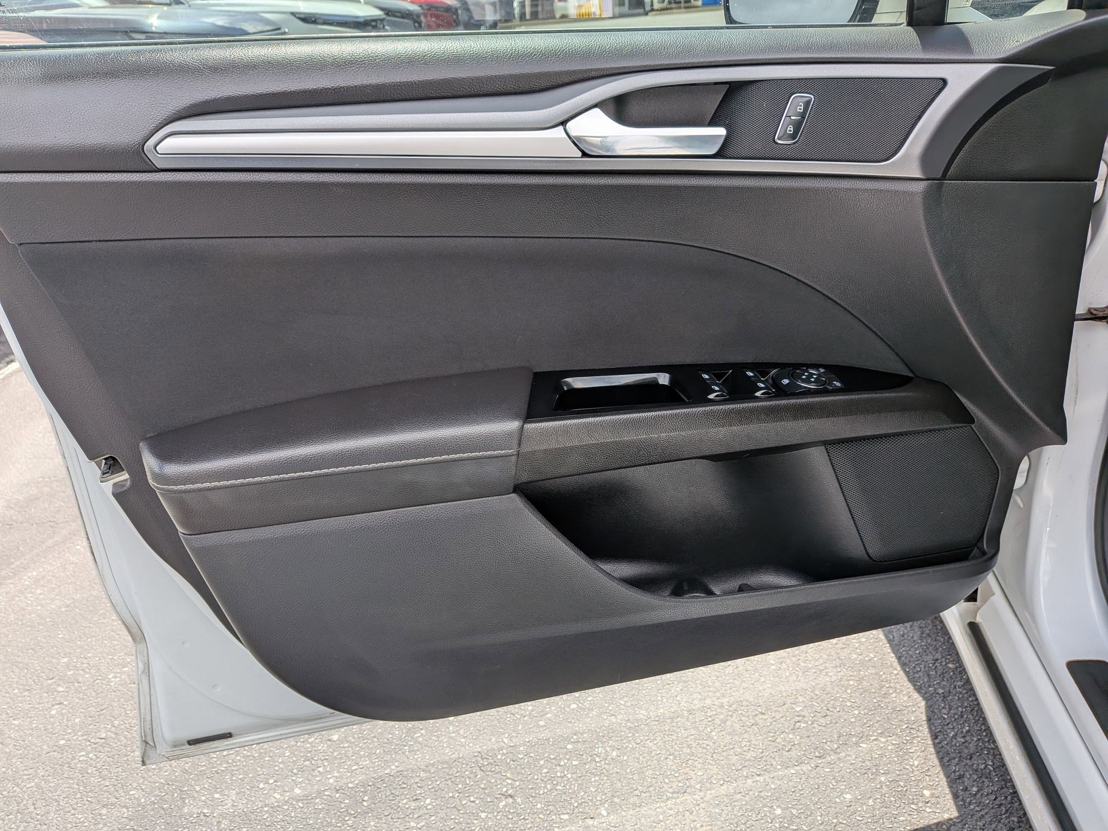 Used 2015 Ford Fusion SE FWD image 14