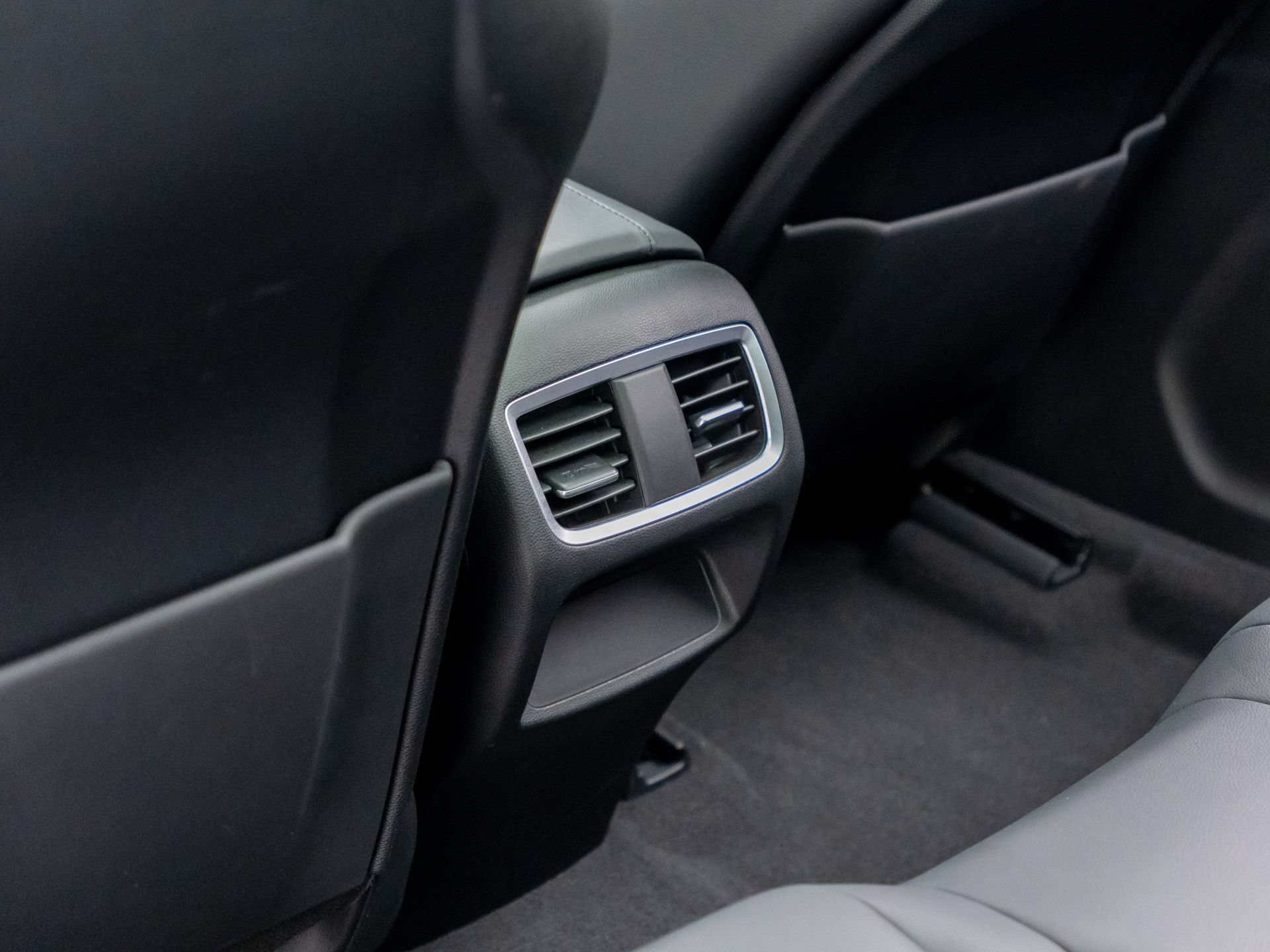 Used 2024 Acura RDX SH-AWD image 19