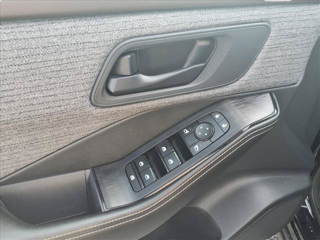 Used 2022 Nissan Rogue S AWD/4WD image 15