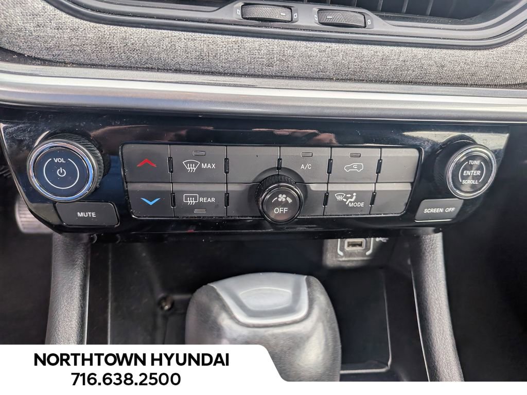 Used 2024 Jeep Compass Latitude image 18